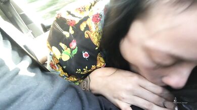 Goth Alessa_Savage Gives Messy Blowjob In The Car