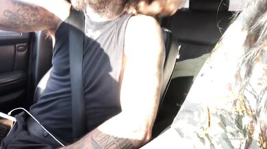 Goth Alessa_Savage Gives Messy Blowjob In The Car