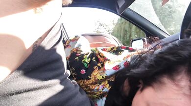 Goth Alessa_Savage Gives Messy Blowjob In The Car