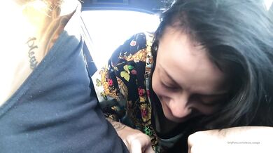Goth Alessa_Savage Gives Messy Blowjob In The Car