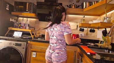 Horny AlejaPalacios Gets Penetrated In The Kitchen