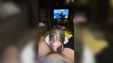 That1IGgirl Gives Blowjob To Her Boyfriend On The Couch