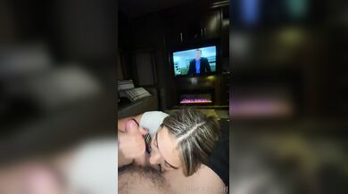 That1IGgirl Gives Blowjob To Her Boyfriend On The Couch
