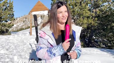 AvaMoorex Plays With Her Dildo In The Snow