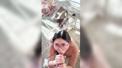 Jezzi.Xo Gives Messy Blowjob With Her Glasses On