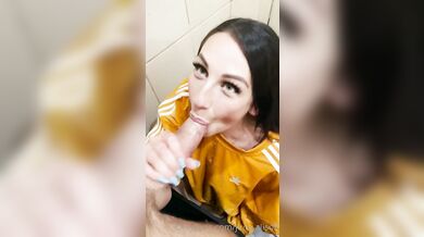 Juicy.Alison Gives Blowjob In A Public Restroom