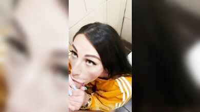 Juicy.Alison Gives Blowjob In A Public Restroom
