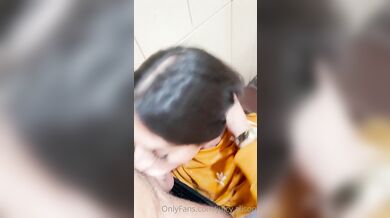 Juicy.Alison Gives Blowjob In A Public Restroom