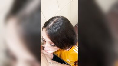 Juicy.Alison Gives Blowjob In A Public Restroom
