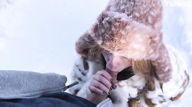 Yuiwoo Swallows Fresh Cum In A Snow Outdoors