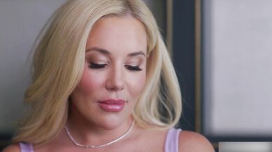 Savannah Bond Lets Her Client Bang Her Asshole