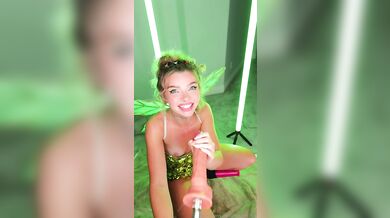 Bougie_Bb Sucks A Dildo Machine