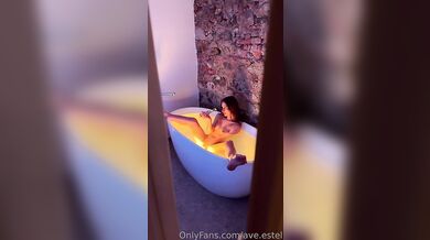 Ave Estel Masturbates In The Bathtub