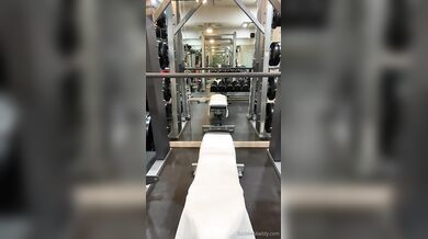 BaddieMaddy Squirts At The Gym