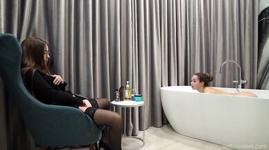 Seltin Sweet Fingers While Watching Herself Bath