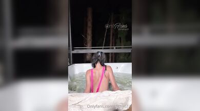Busty Dahyana Gaitan Squirts Hard On A Jacuzzi