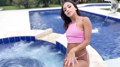 Brunette SamySun7 In Steamy Jacuzzi Bang Session