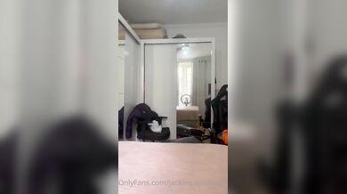 JackieBabiGirl Masturbates With Her Dildo In A Jacuzzi