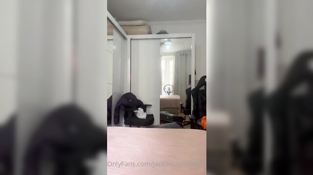 JackieBabiGirl Masturbates With Her Dildo In A Jacuzzi