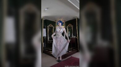 Blue Haired Lyra Crow Strips Naked To Show Her Curvy Body