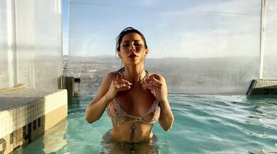 Madison Ivy Finger Fucks Her Pussy By The Pool
