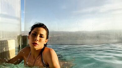 Madison Ivy Finger Fucks Her Pussy By The Pool