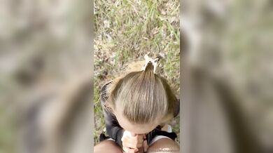 GF Isabelxm Enjoys An Outdoor Blowjob