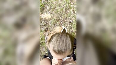 GF Isabelxm Enjoys An Outdoor Blowjob