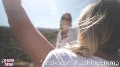 FlashingEmma And SavvySuxx Enjoy Naked Hike