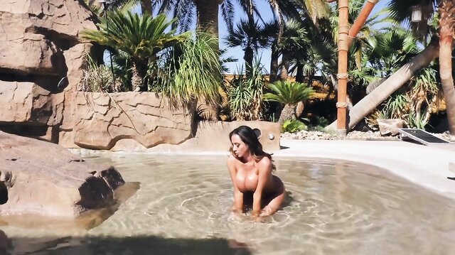 Pool Sex With Ariella Ferrera And Johnny Sins