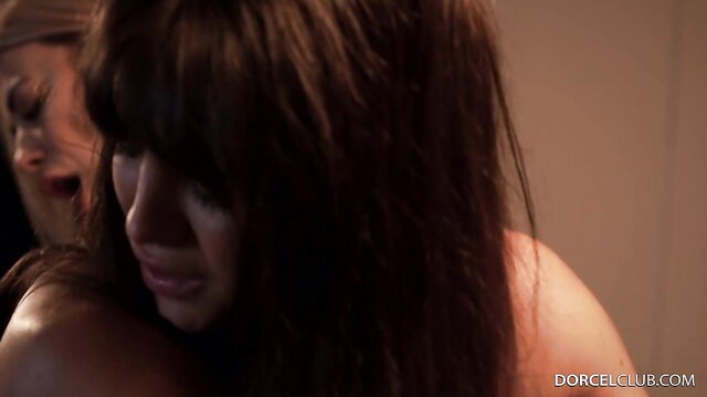 Shalina Devine And Lauren Walker In Hot FFM Threesome