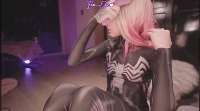 Black Spider Gwen Iam_Eli1 Dildo Makes Her Pussy Wet