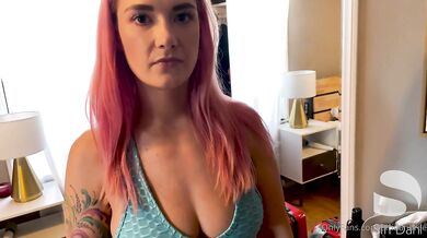 Siridahl Lets The Delivery Man Fuck Her Asshole