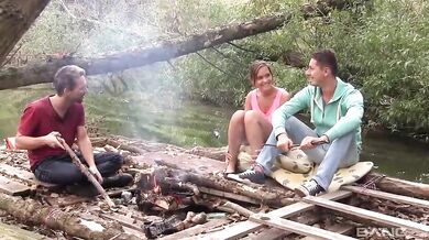 Naomi Bennet fucks threesome outside