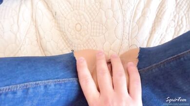 Sexi kráska s roztrhanými džínsami