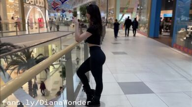 Fucking in a mall dressing room