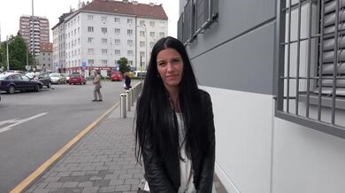 Street babe gets fucked in the woods