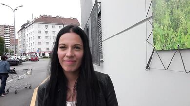 Street babe gets fucked in the woods