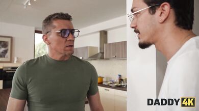 Šukání s živou prsatou panenkou!