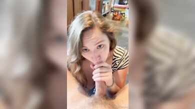 Dirty Blonde Eat Pray Dong Snacks On Her Man's Pipe In The Kitchen