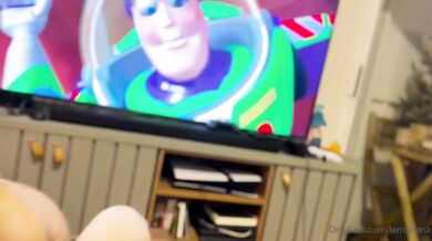 Lemuriana Gives Blowjob While Watching A Movie