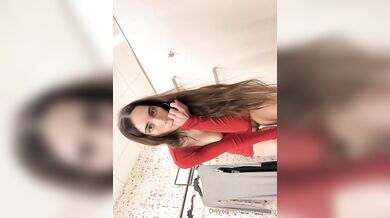 Izzy Green Masturbates In The Dressing Room