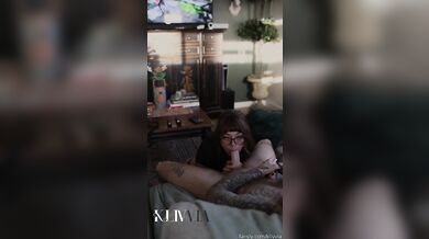 Klivvia Distracts Her Boyfriend From Playing Games