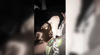 Lov3lyChick Gets Creampie In The Backseat