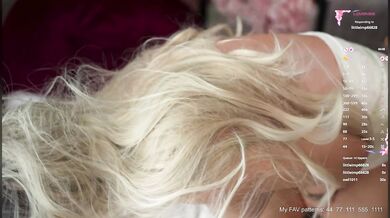 Blonde Chloeri's Domi Dildo Makes Her Drenched