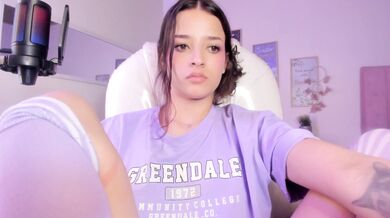 Very pretty webcam teen solo teasing