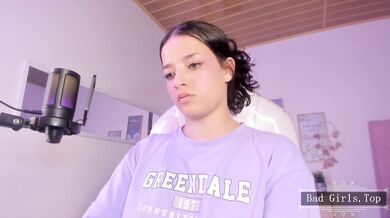 Very pretty webcam teen solo teasing
