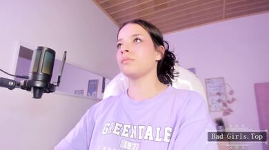 Very pretty webcam teen solo teasing