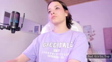 Very pretty webcam teen solo teasing