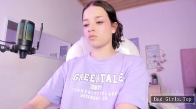 Very pretty webcam teen solo teasing
